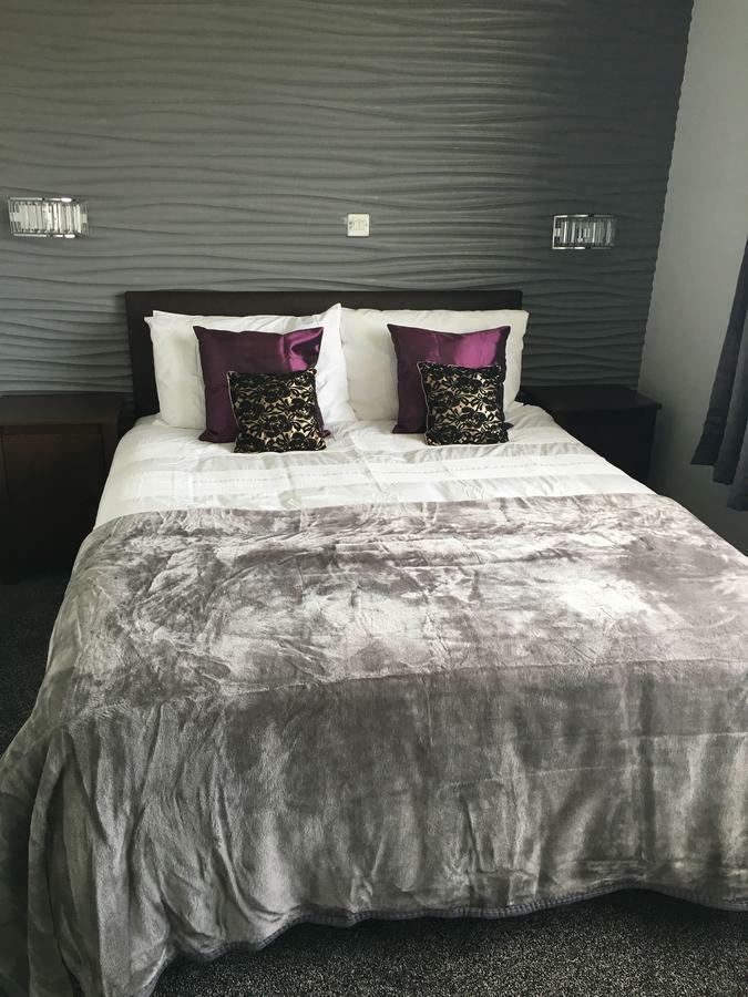 Highgate Inn Hotel Пембрук Экстерьер фото